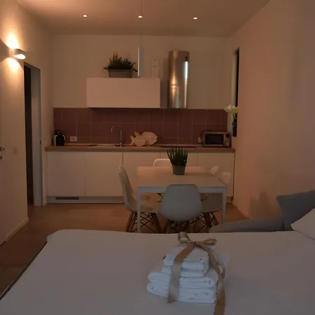 Alcova Apartment *