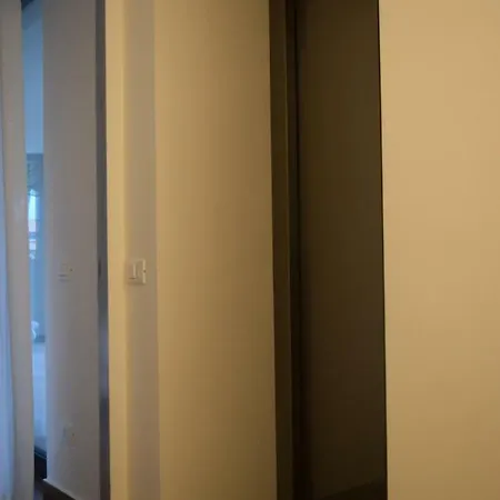 Alcova Apartment *